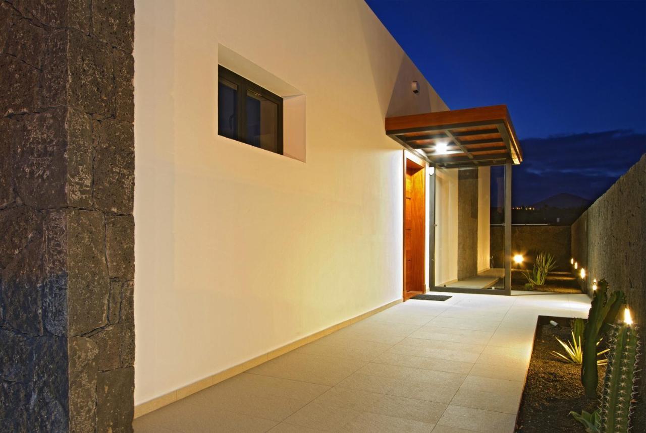 Luxury Los Mojones Villa Short Walk To Old Town Private Heated Pool Villa Los Mojones Angie Puerto Del Carmen Тиас Экстерьер фото