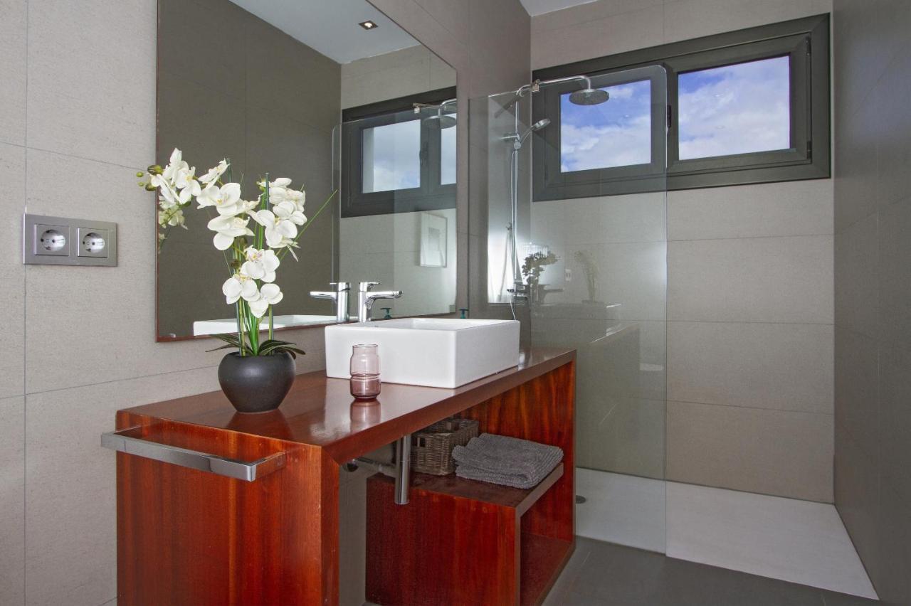 Luxury Los Mojones Villa Short Walk To Old Town Private Heated Pool Villa Los Mojones Angie Puerto Del Carmen Тиас Экстерьер фото